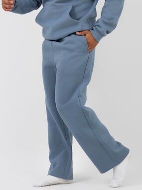 Comfrt straight leg sweatpants in sky
